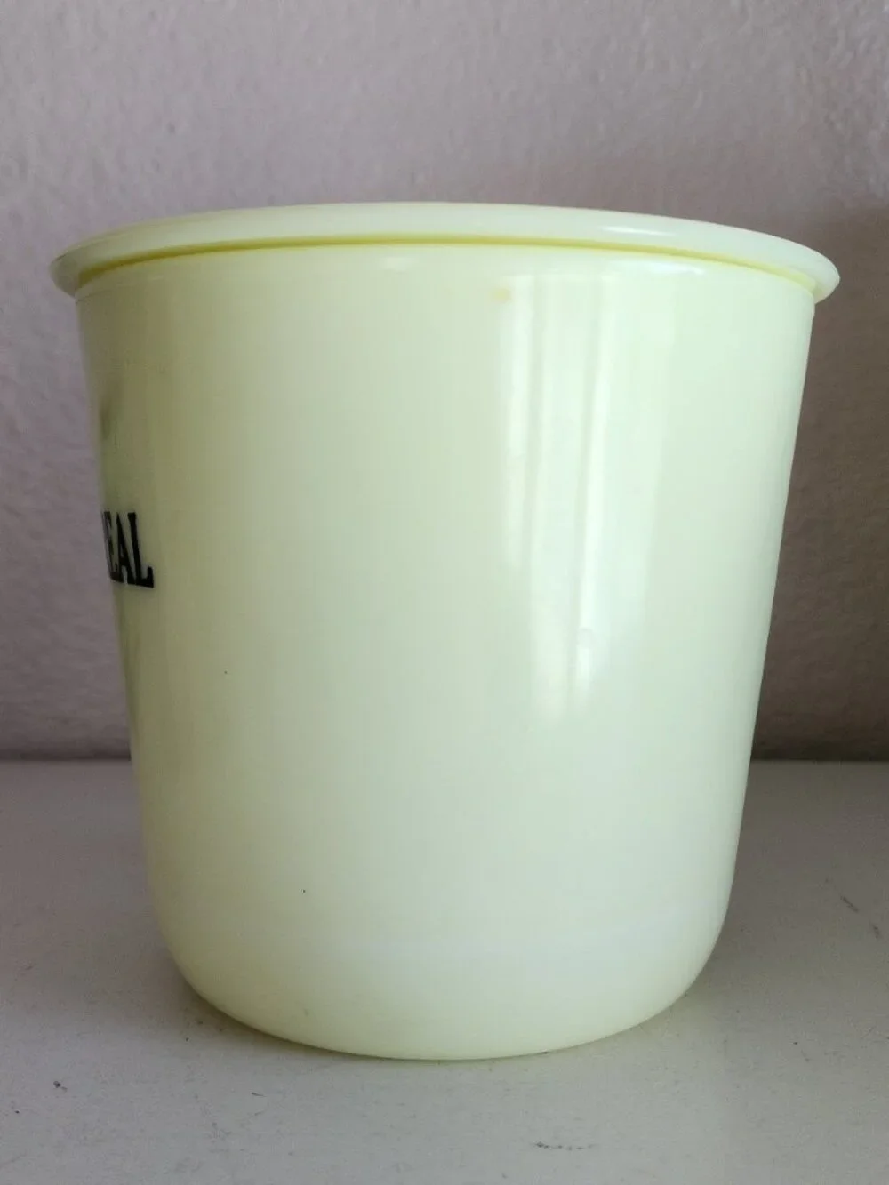 Beautiful Vintage McKee Seville Yellow Glass CEREAL 48oz Canister Uranium HTF